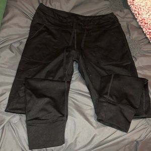 American Eagle chill play pocket leggings